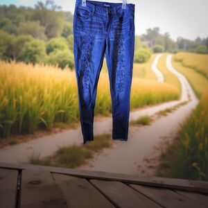 Junior "Wrangler" Size 7x31, Blue MidRise, Distressed Embroidered Raw Hem, Jeans
